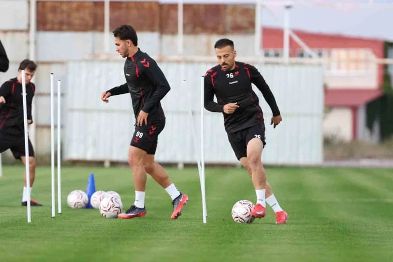 Sivasspor, milli maçlar nedeniyle lige verilen arada çalışmalarına başladı.