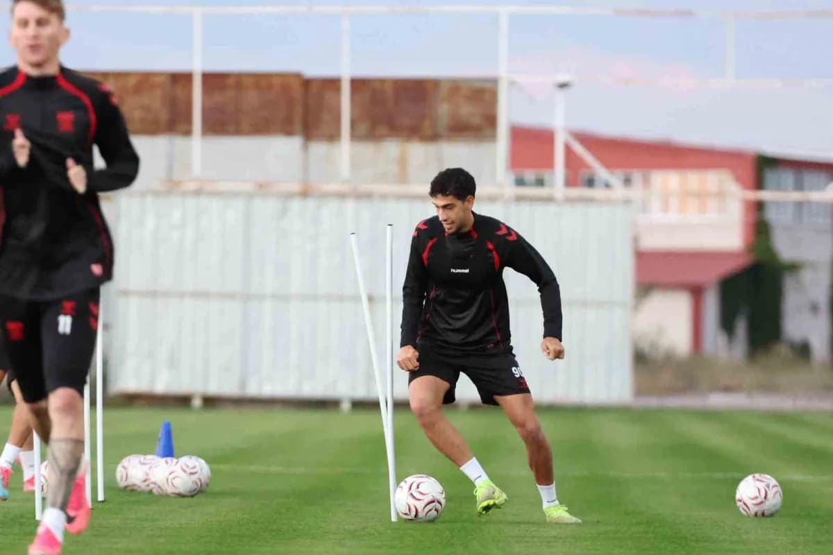 Sivasspor, milli maçlar nedeniyle lige verilen arada çalışmalarına başladı.