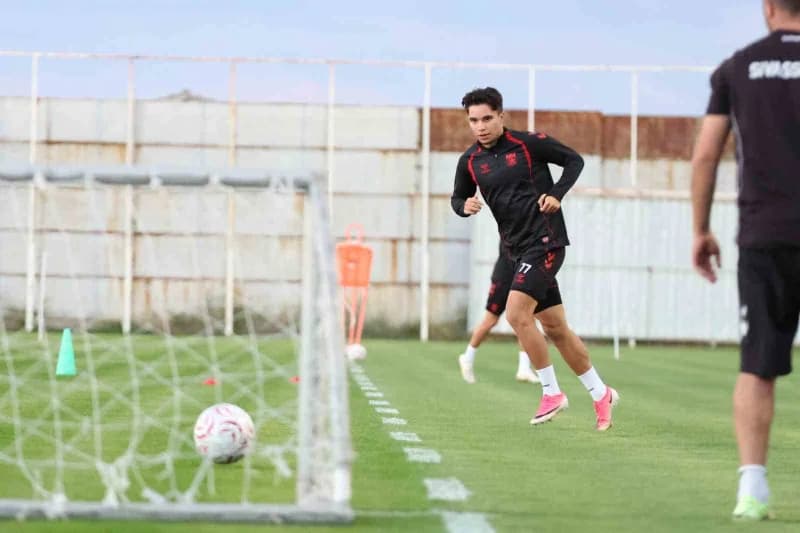 Sivasspor, milli maçlar nedeniyle lige verilen arada çalışmalarına başladı.