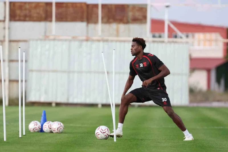 Sivasspor, milli maçlar nedeniyle lige verilen arada çalışmalarına başladı.