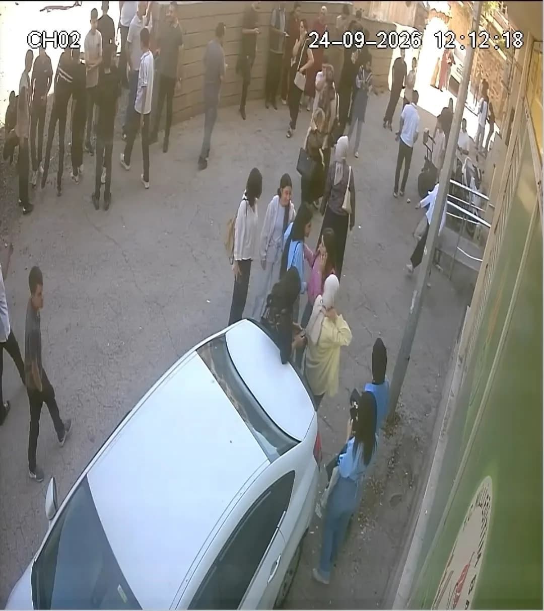 Şanlıurfa'nın Karaköprü ilçesinde meydana gelen deprem, Siverek ilçesinde de kısa süreli paniğe neden oldu. Deprem sıras
