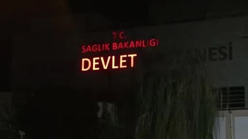 Şanlıurfa Siverek ilçesinde refüje çarpan araç ve kaza sonrası sağlık ekipleri