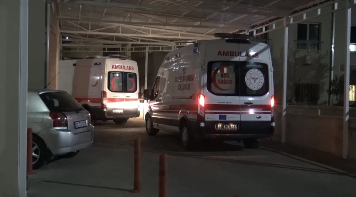 Şanlıurfa Siverek ilçesinde meydana gelen trafik kazasında olay yeri ve sağlık ekipleri