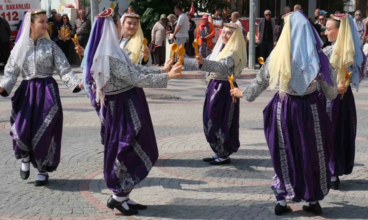 Eskişehir’in Sivrihisar ilçesinin düşman işgalinden kurtuluşunun 105. Yıl dönümü, dolayısıyla halk oyunları gösterileri