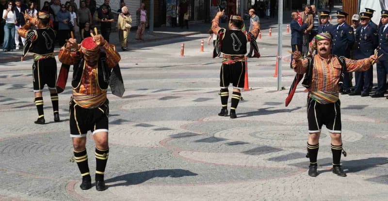 Eskişehir’in Sivrihisar ilçesinin düşman işgalinden kurtuluşunun 105. Yıl dönümü, dolayısıyla halk oyunları gösterileri