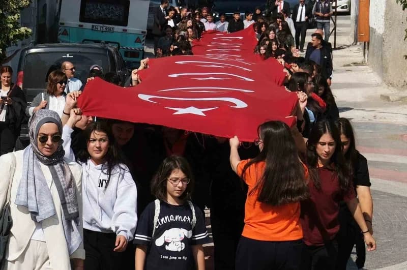 Eskişehir’in Sivrihisar ilçesinin düşman işgalinden kurtuluşunun 105. Yıl dönümü dolayısıyla kortej yürüyüşü yapıldı