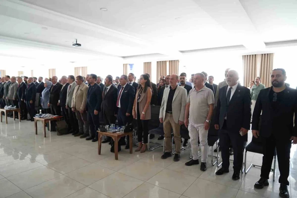 Muş'ta düzenlenen SMMM Odaları Platform Toplantısı'ndan katılımcıların genel görünümü