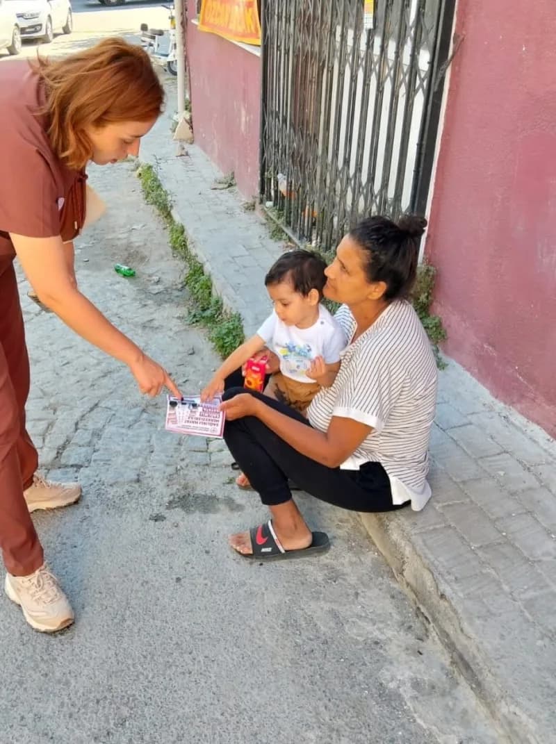 Söke’de Roman vatandaşlara yönelik gerçekleştirilen Saha çalışması kapsamında Kemalpaşa Mahallesi’ndeki haneler ziyaret