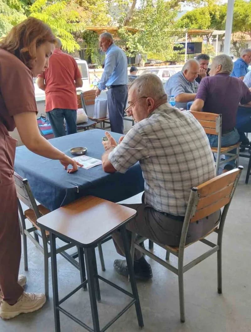 Söke’de Roman vatandaşlara yönelik gerçekleştirilen Saha çalışması kapsamında Kemalpaşa Mahallesi’ndeki haneler ziyaret
