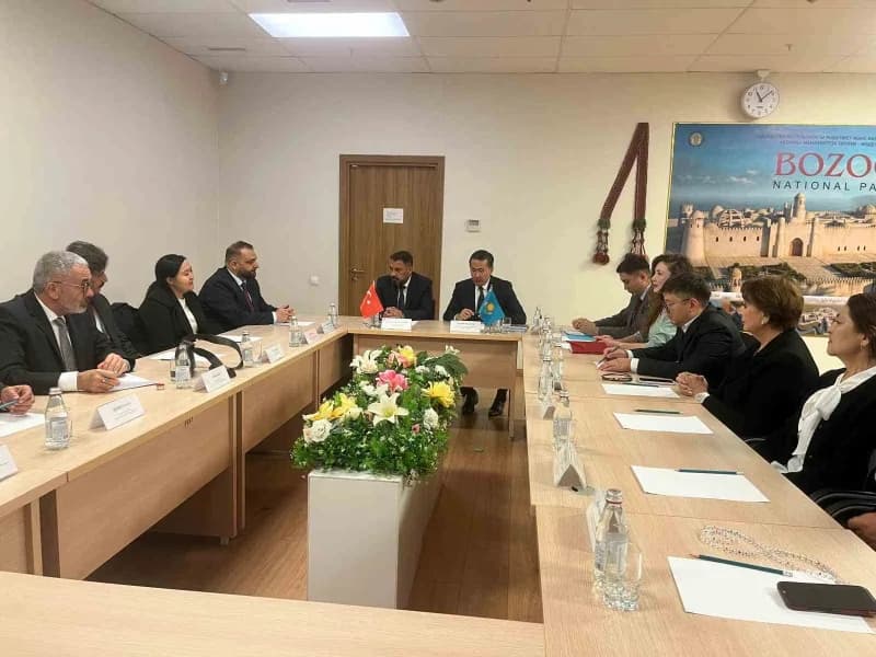 Sorgun Belediye Başkanı Mustafa Erkut Ekinci, geçtiğimiz günlerde Sorgun’da ağırlanan Kazakistanlı bilim insanları ve Kü