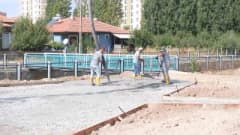 Sorgun Belediyesi ekipleri Aydınlıkevler Mahallesi ve Sanayi Sitesi’nde çevre düzenleme ve altyapı çalışmaları yapıyor