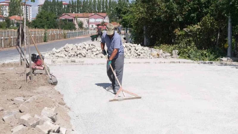 Sorgun Belediyesi, ilçe genelinde yaşam kalitesini artırmaya yönelik çalışmalarını sürdürüyor. Ekipler, Aydınlıkevler Ma