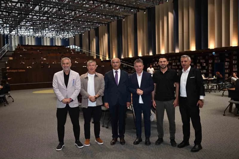 Spor dünyasının ünlü isimlerinden Başkan Er’e övgü
