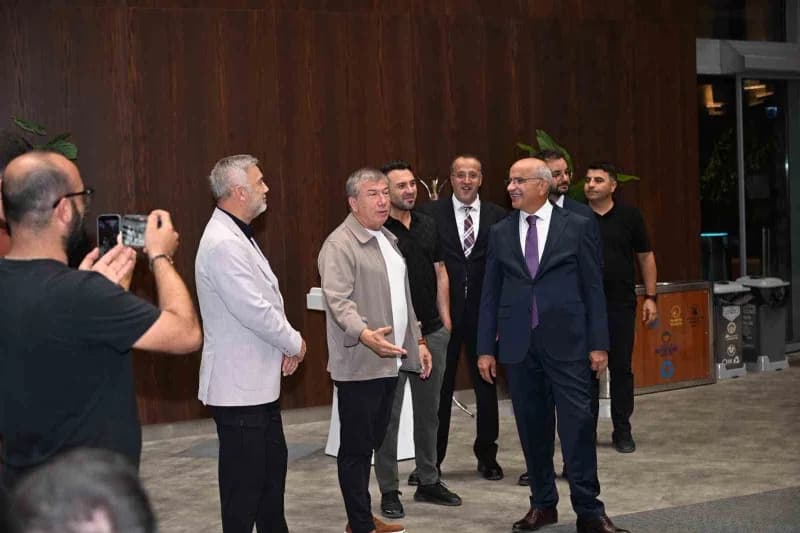Spor dünyasının ünlü isimlerinden Başkan Er’e övgü