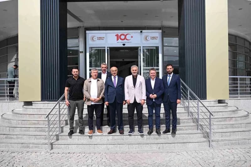 Spor dünyasının ünlü isimlerinden Başkan Er’e övgü