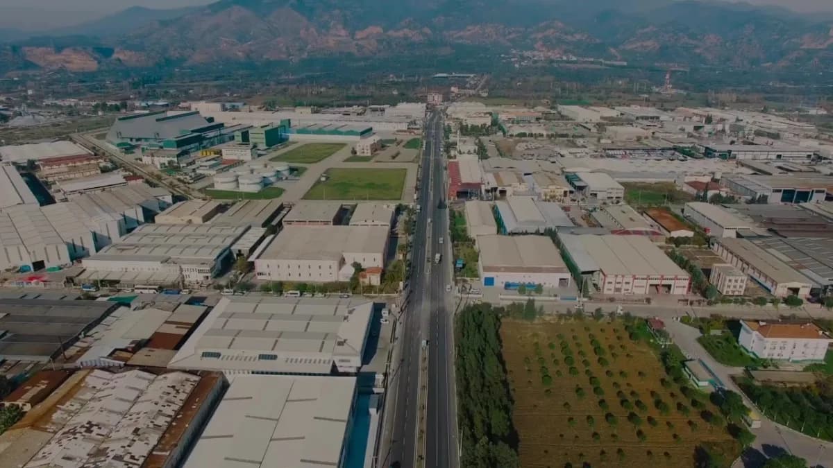 Aydın Ticaret Borsası toplantı salonunda Savunma Sanayii Başkanlığı yöneticileri ve sanayicilerin bir araya geldiği stra