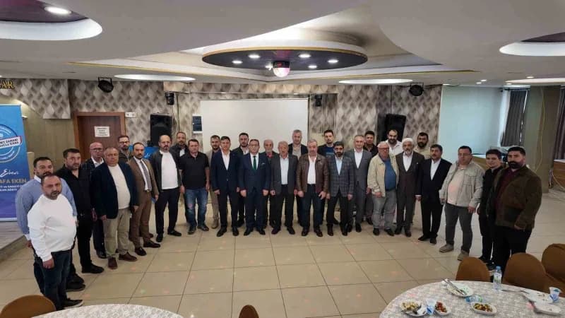 Sivas Ticaret ve Sanayi Odası (STSO) Başkan Adayı Mustafa Eken, meclis üyesi adaylarıyla birlikte Altınyayla ve Ulaş ilç