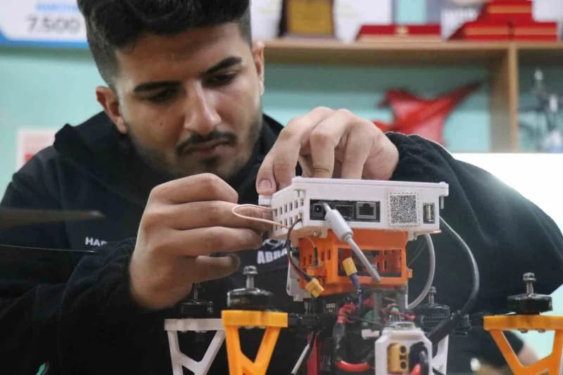 SUBÜ ABRA Öğrenci Topluluğu üyeleri TEKNOFEST’te başarılarını kutluyor