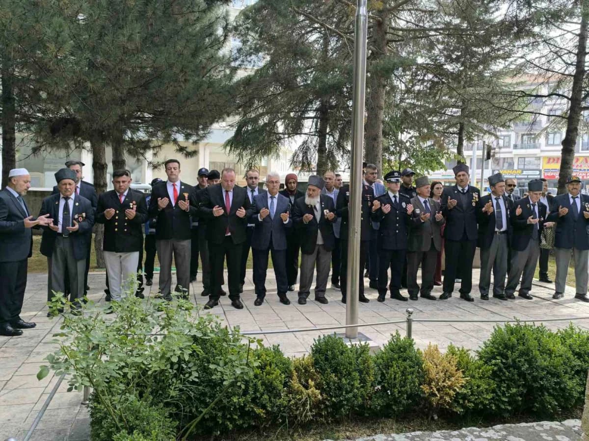 Afyonkarahisar’ın Şuhut ilçesinde 19 Eylül Gaziler Günü, İlçe protokolü, Gaziler ve vatandaşların katılımıyla düzenlenen