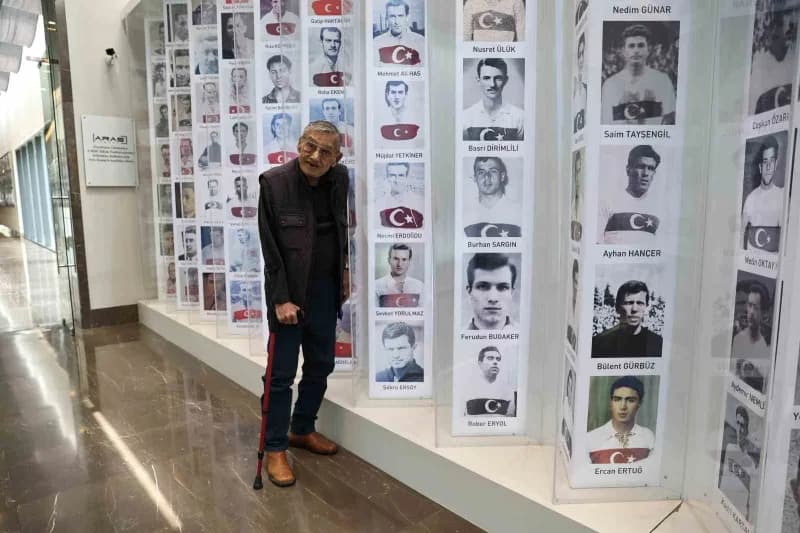 Fenerbahçe ve Türk futbolunun efsane kalecisi Şükrü Ersoy’un futbol kariyerinden bir fotoğraf