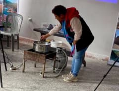Sultandağı’nda kadın çiftçilere süt ürünleri üretimi ve pazarlama eğitimi sırasında peynir yapımı uygulaması