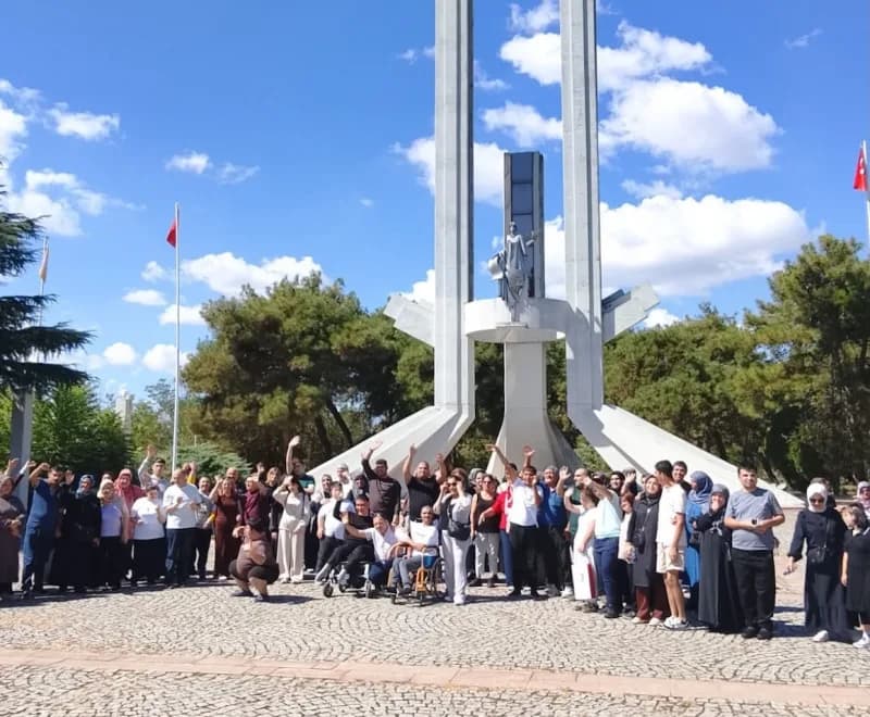 Sultangazi Belediyesi, özel bireyler ve ailelerine unutamayacakları bir gün yaşattı. Edirne gezisi ile özel bireyler, ai