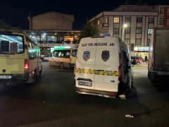 Sultangazi Yunus Emre Mahallesi’nde silahlı saldırı sonrası polis ve sağlık ekipleri olay yerinde