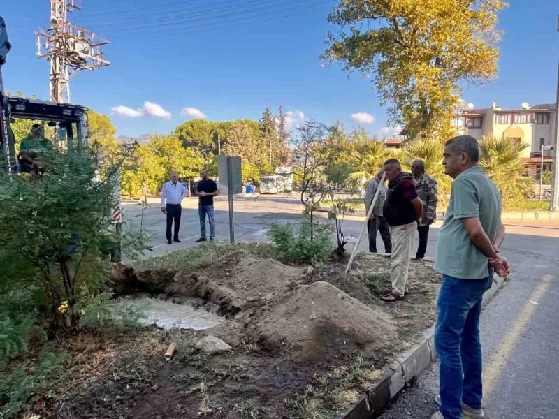 Sultanhisar Belediyesi tarafından ilçenin farklı noktalarında yürütülen ağaçlandırma çalışmaları aralıksız devam ederken