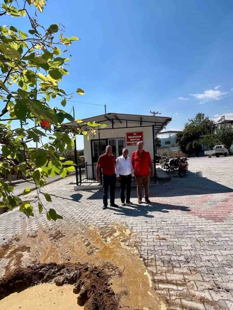 Sultanhisar Belediyesi tarafından ilçenin farklı noktalarında yürütülen ağaçlandırma çalışmaları aralıksız devam ederken