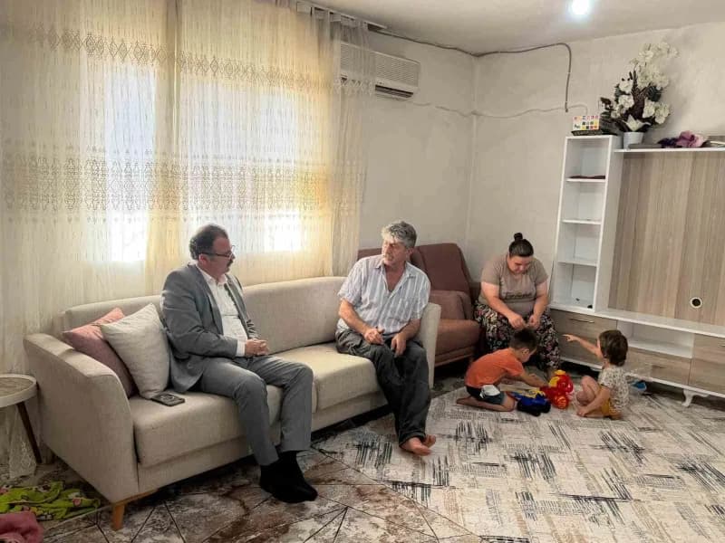 Aydın’ın Sultanhisar ilçesinde "Aile Ocağımız Sultanhisar" projesi kapsamında hane ziyaretleri gerçekleştirildi.