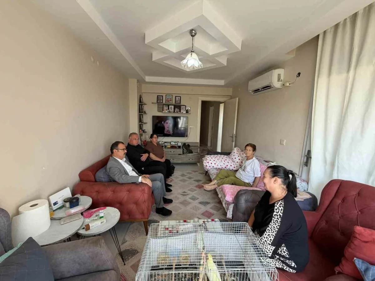 Aydın’ın Sultanhisar ilçesinde "Aile Ocağımız Sultanhisar" projesi kapsamında hane ziyaretleri gerçekleştirildi.