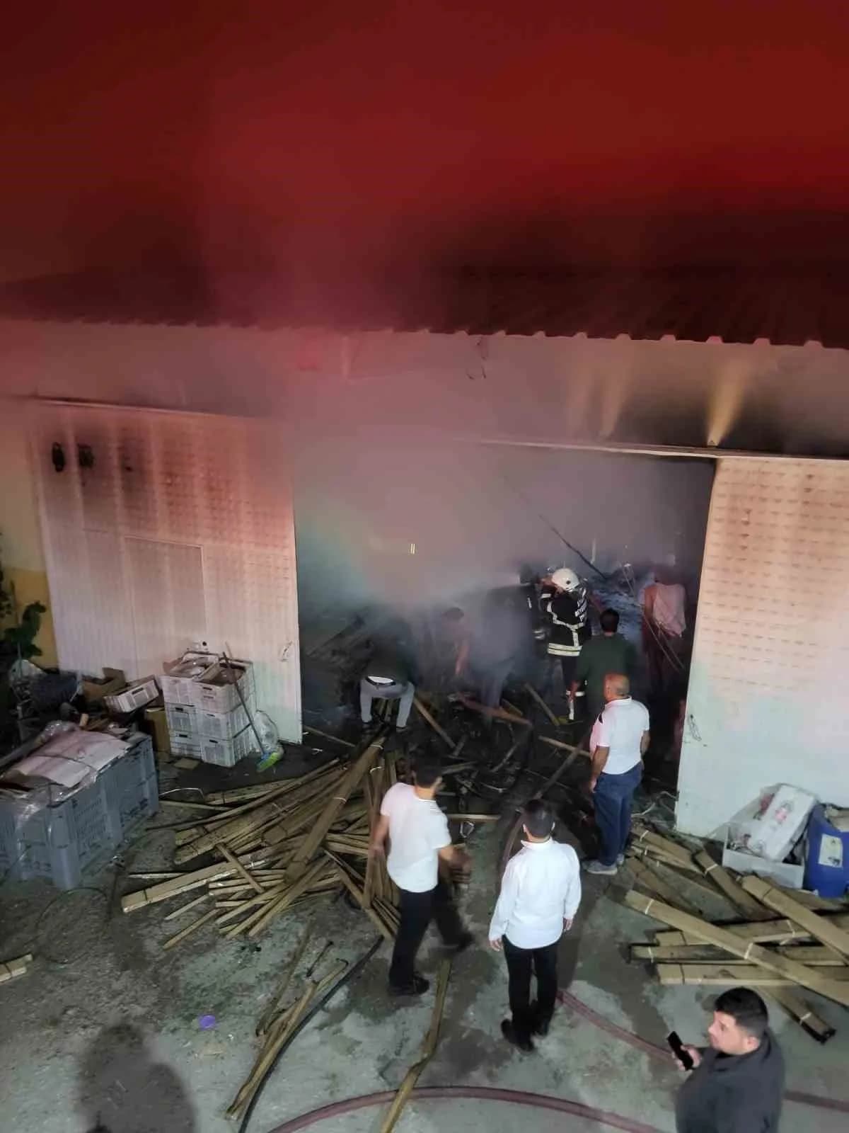 Sultanhisar’da depo yangını
