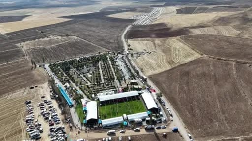 Çorum Sungurlu'da düzenlenen Geleneksel Yağlı Pehlivan Güreşleri'nde güreşçiler mücadele ediyor