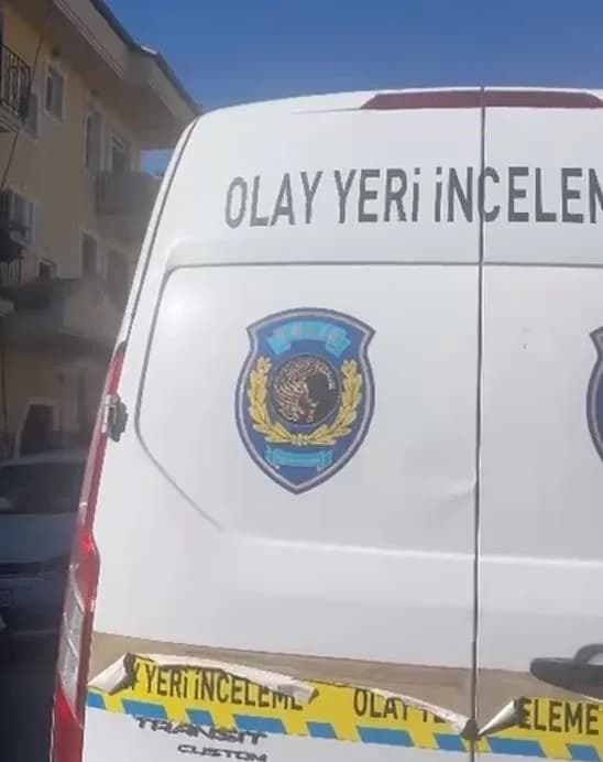Ölümü şüpheli değerlendirilen Yılmaz'ın cansız bedeni olay yeri inceleme çalışmalarının ardından hastane morguna kaldırı