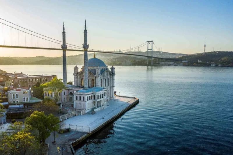 Kültür ve Turizm Bakanı Mehmet Nuri Ersoy, sürdürülebilir turizm ve erişilebilir halk plajları hakkında açıklama yapıyor