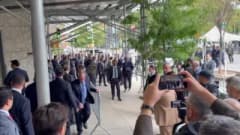 Suriye Devlet Başkanı Ahmed eş-Şara, New York sokaklarında yürürken Türkevi önünden geçiyor