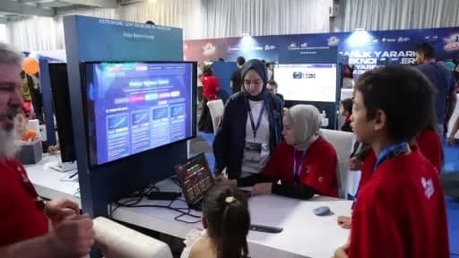 TEKNOFEST 2026 Diyarbakır etkinliğinde T3 Vakfı Proje Koordinatörü Mustafa Kara konuşma yapıyor