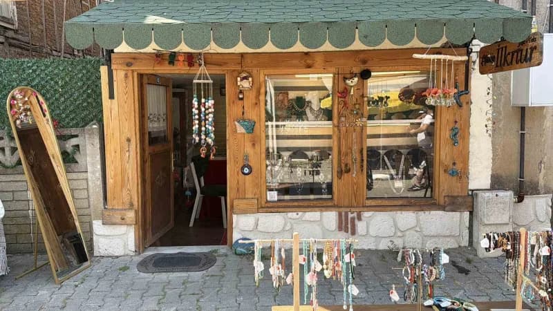 Düzceli İlknur Gümüş, hobi olarak başladığı Takı tasarımını mesleğe dönüştürerek Düzce’nin akçakoca ilçesindeki Tarihi M