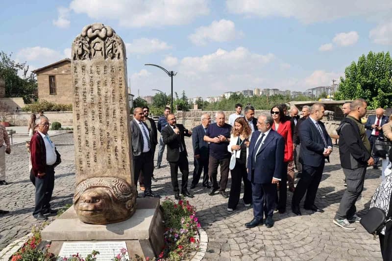 Hafta sonunda Kayseri’de düzenlenen Tarihi Kentler Birliği toplantısına katılan birliğe üye Belediye başkanları, Talas O