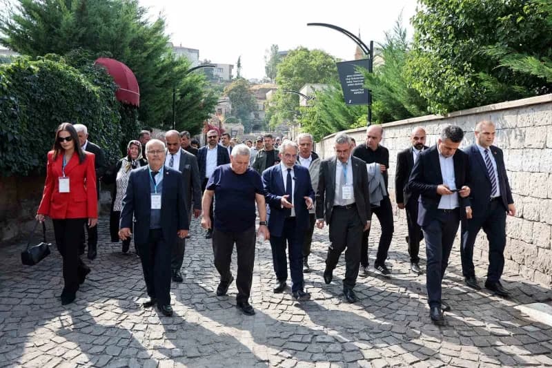 Hafta sonunda Kayseri’de düzenlenen Tarihi Kentler Birliği toplantısına katılan birliğe üye Belediye başkanları, Talas O