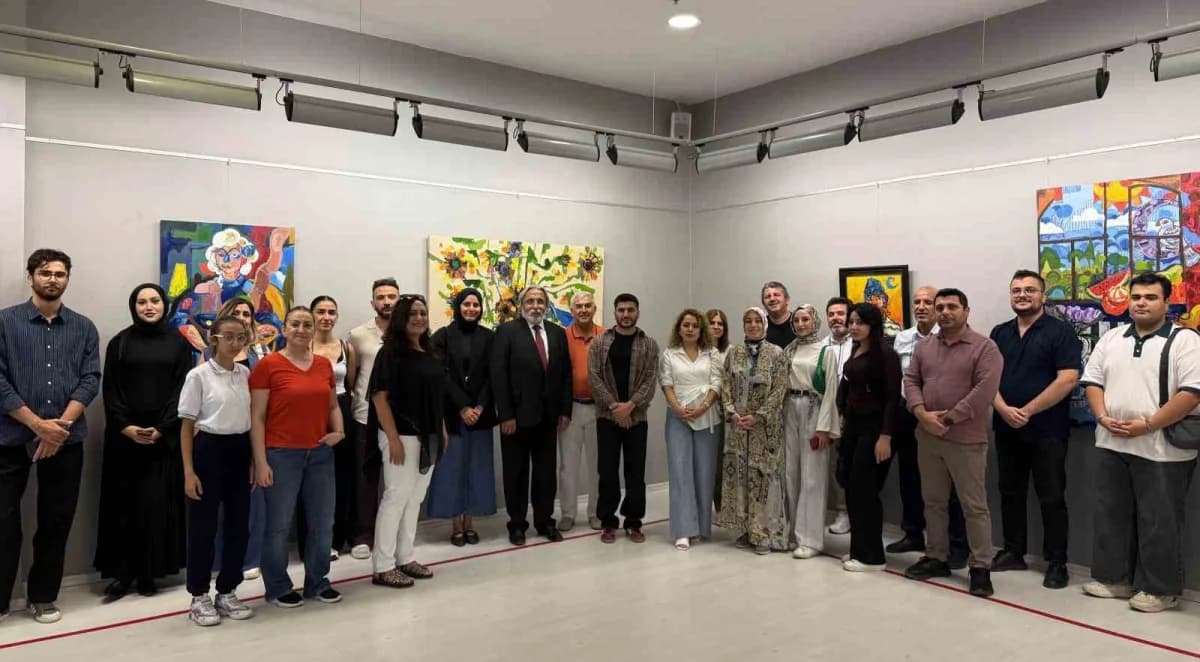 Talha Kılıç'ın 'Tragedyalar' adlı kişisel resim sergisinden yağlı boya eserler SANKO Sanat Galerisi'nde sergileniyor