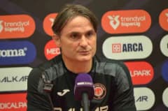 Çorum FK Teknik Sorumlusu Tamer Sivrikaya basın toplantısında açıklama yapıyor