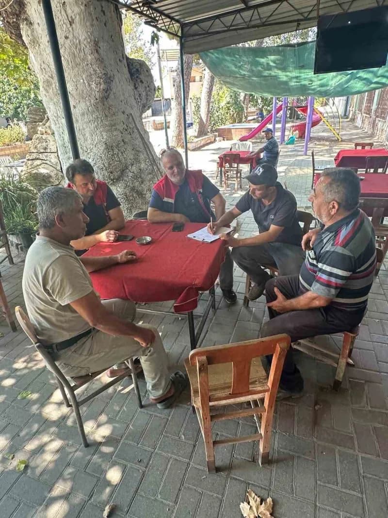 Aydın İl Tarım ve Orman Müdürlüğü tarafından düzenlenen 'cuma Buluşmaları' kapsamında kentin 17 ilçesinde üreticilerle e