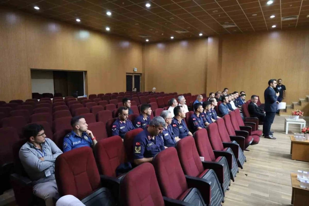 Mersin’in Tarsus ilçesinde, Terör, Organize Suçlar, Kaçakçılık, Mali Suçlar ve uyuşturucuyla mücadele kapsamında yürütül