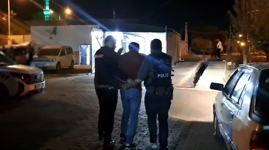 Bitlis Tatvan’da polis ekipleri tarafından durdurulan araçta ele geçirilen skunk maddesi