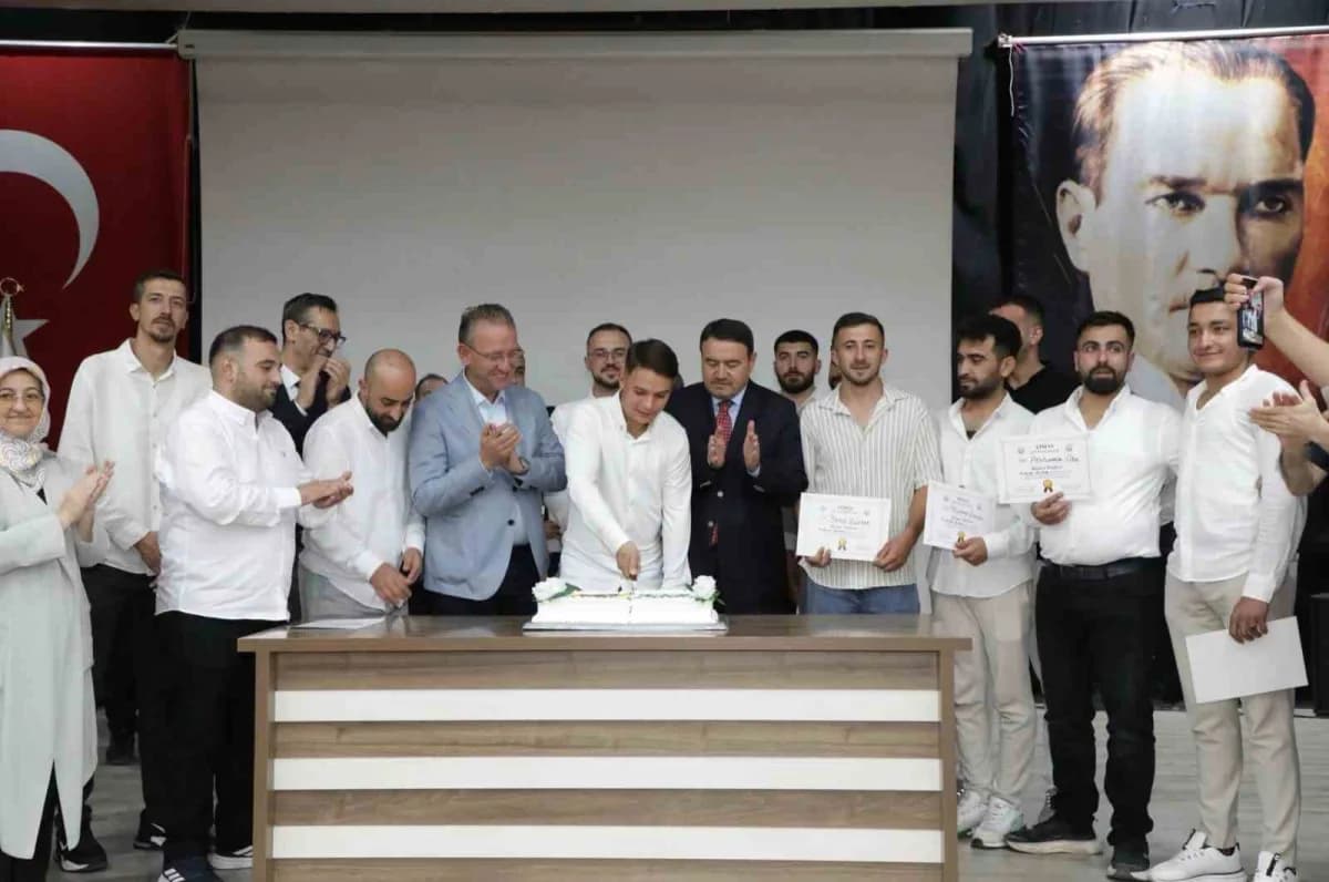 Tavşanlı Kültür Sarayı’nda düzenlenen bağımlılıkla mücadele programından bir görüntü