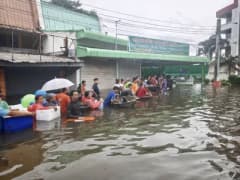 Tayland’da sel nedeniyle su baskını altında kalan bölgeler ve yardım çalışmaları