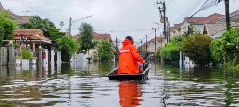 Tayland'da etkili olan şiddetli yağışların yol açtığı sel ve su baskınları nedeniyle son 10 günde 8 kişi hayatını kaybet