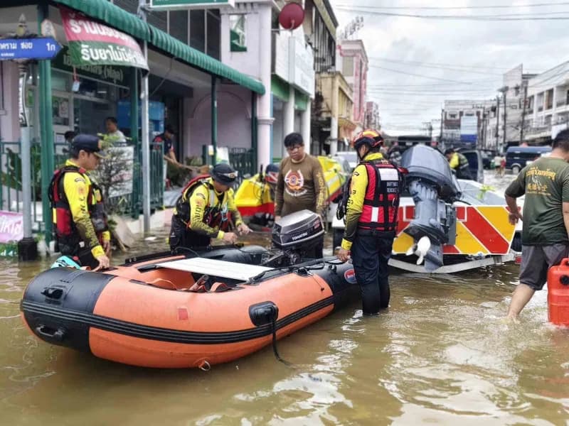 Tayland'da etkili olan şiddetli yağışların yol açtığı sel ve su baskınları nedeniyle son 10 günde 8 kişi hayatını kaybet