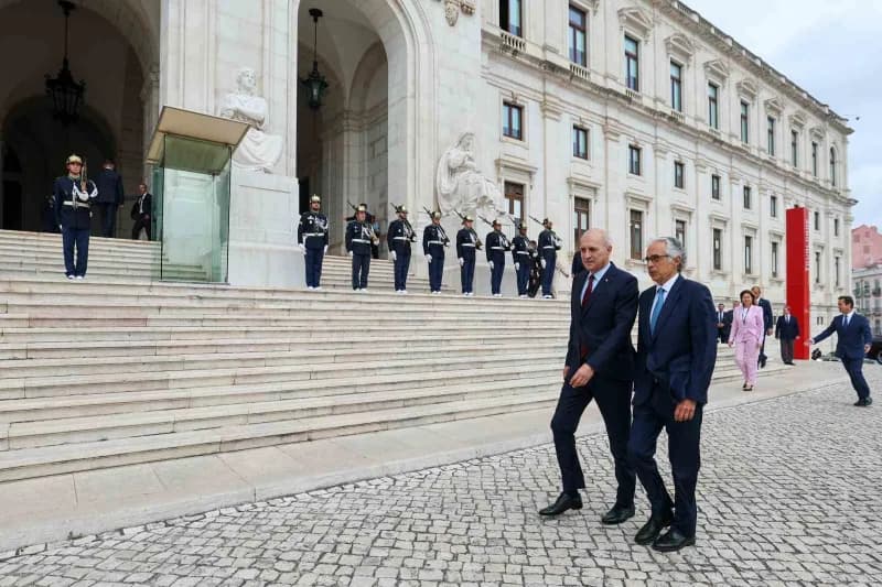 Türkiye Büyük Millet Meclisi (TBMM) Başkanı Numan Kurtulmuş, beraberindeki parlamento heyetiyle ziyarette bulunduğu Lizb